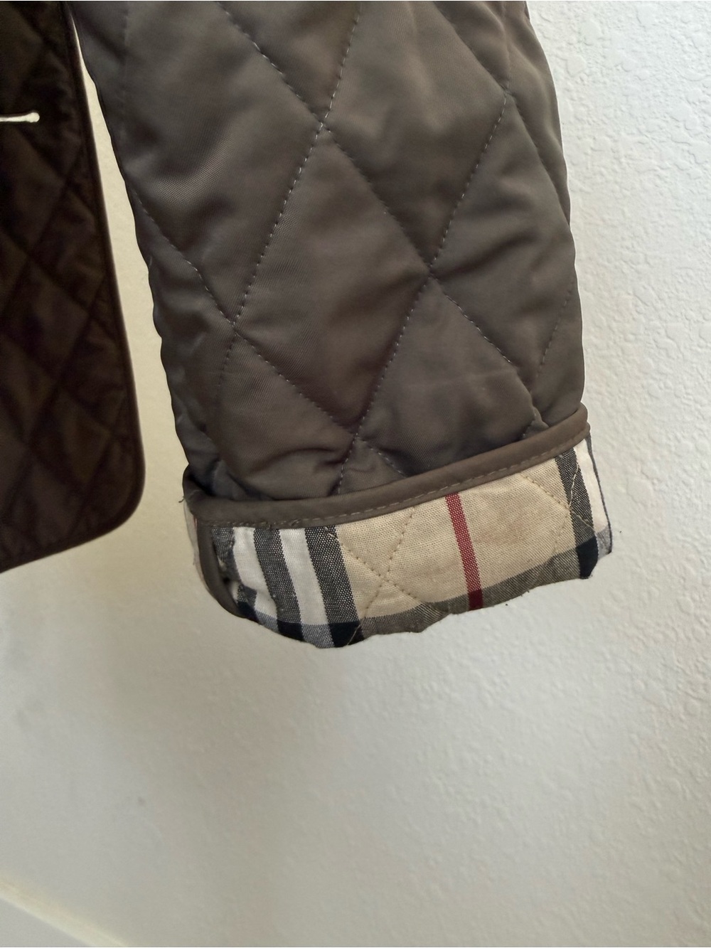Burberry Women's Quilted Barn Jacket in Olive Green - Picture 12 of 16